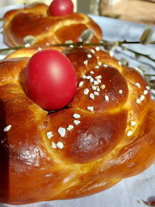 Kalácskoszorú piros tojással