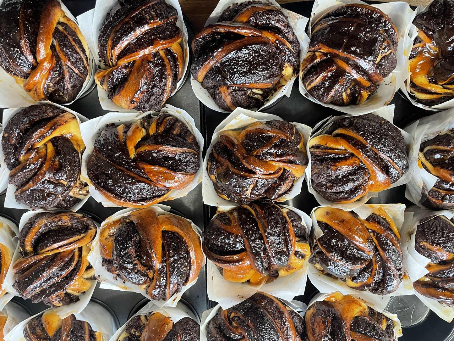 Mini csokis, diós, áfonyás babka