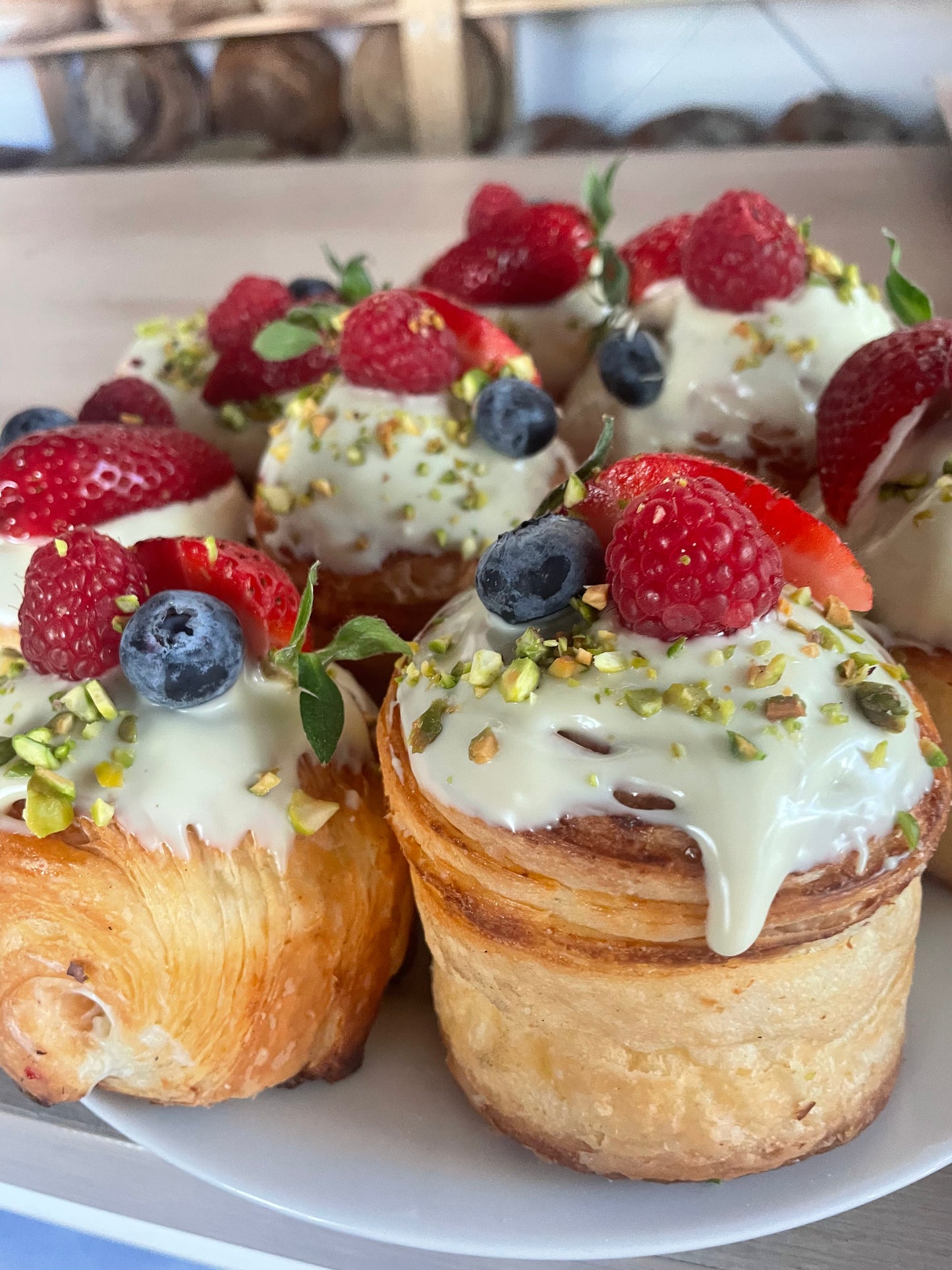 Cruffin, vaniliás-fehércsokis-gyümölcsös